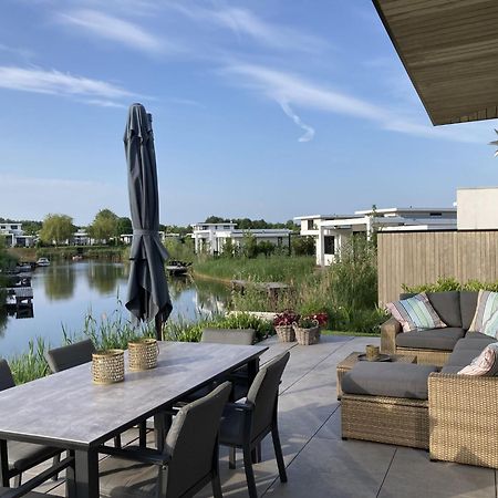 Family Villa With Garden And Jetty Ζεεβόλντε Εξωτερικό φωτογραφία