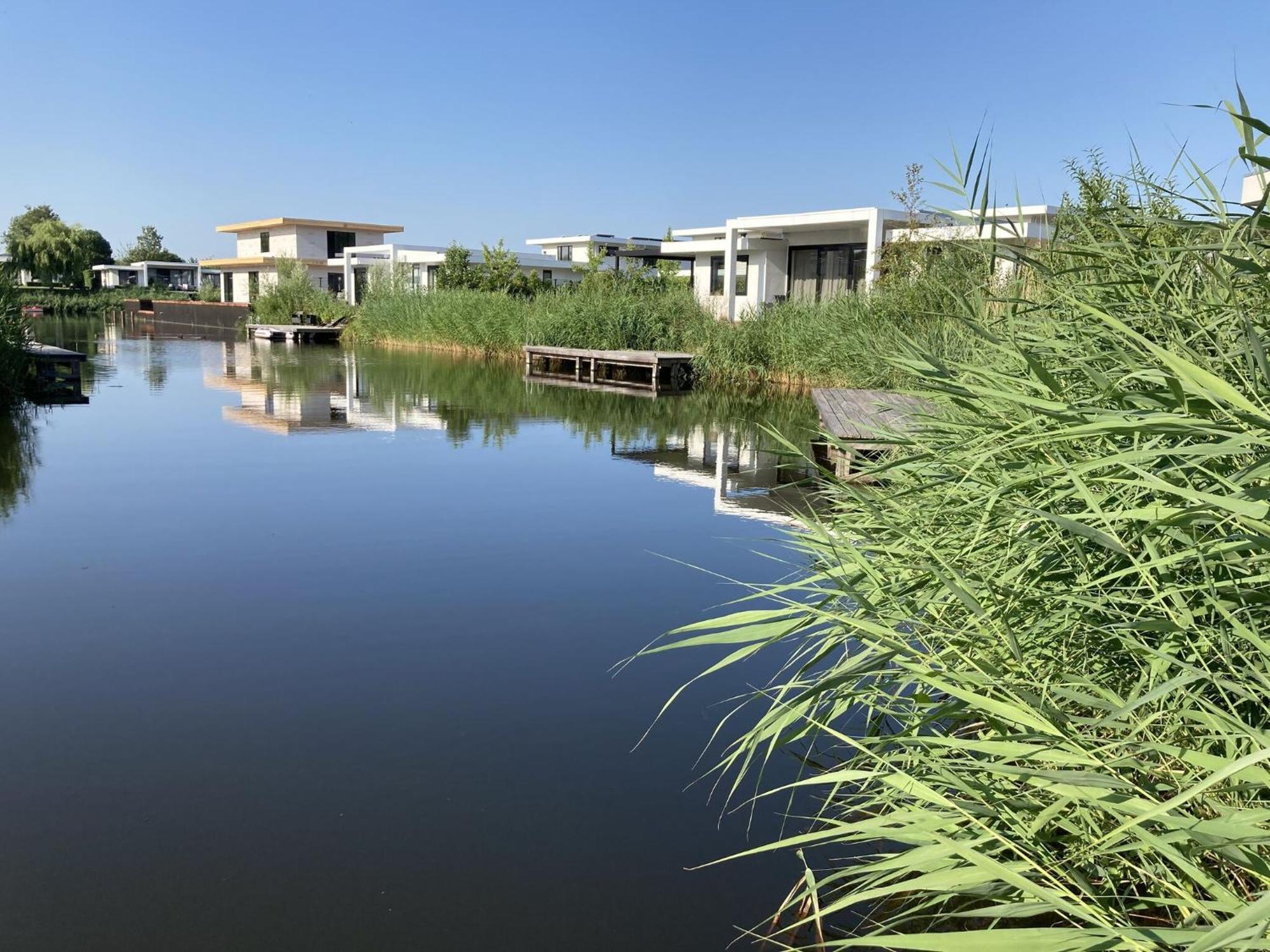 Family Villa With Garden And Jetty Ζεεβόλντε Εξωτερικό φωτογραφία
