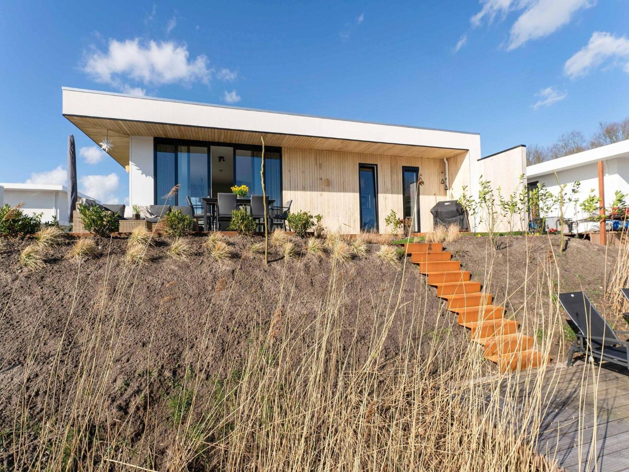 Family Villa With Garden And Jetty Ζεεβόλντε Εξωτερικό φωτογραφία